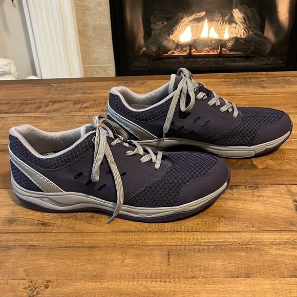 VIONIC sneakers - Picture 3 of 10